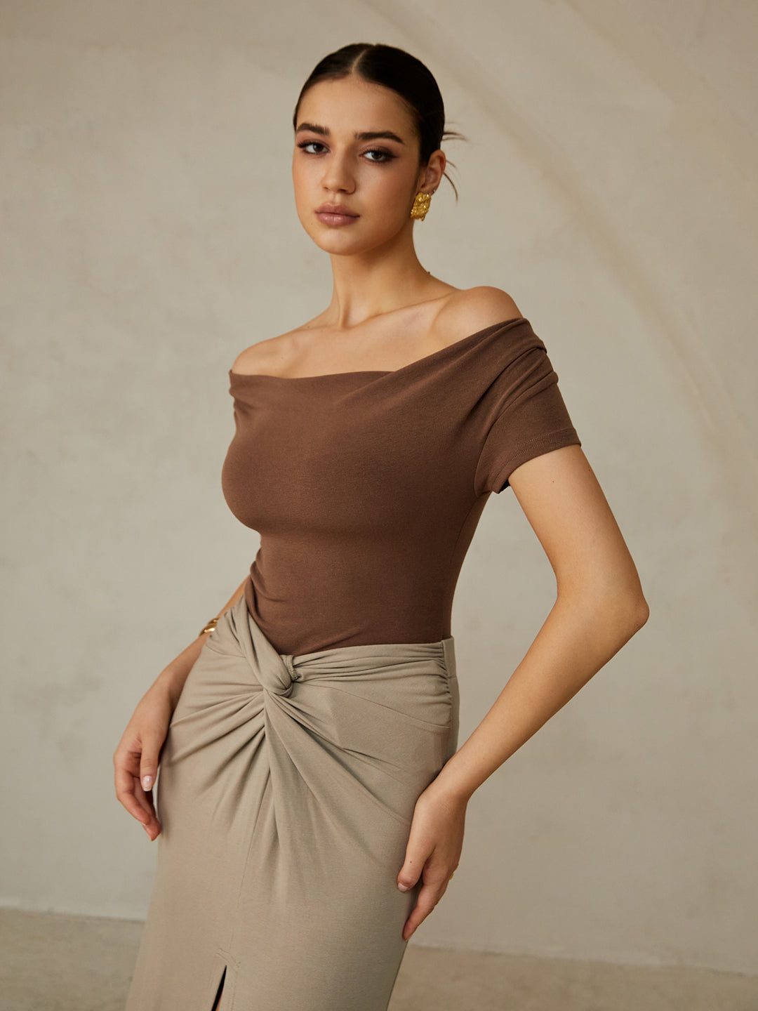 Pleated T-shirt With Bare Shoulders
