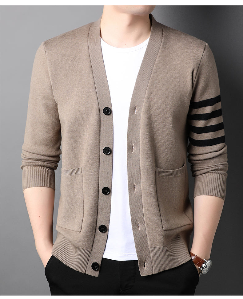 Elegant sweater for men for the transition period