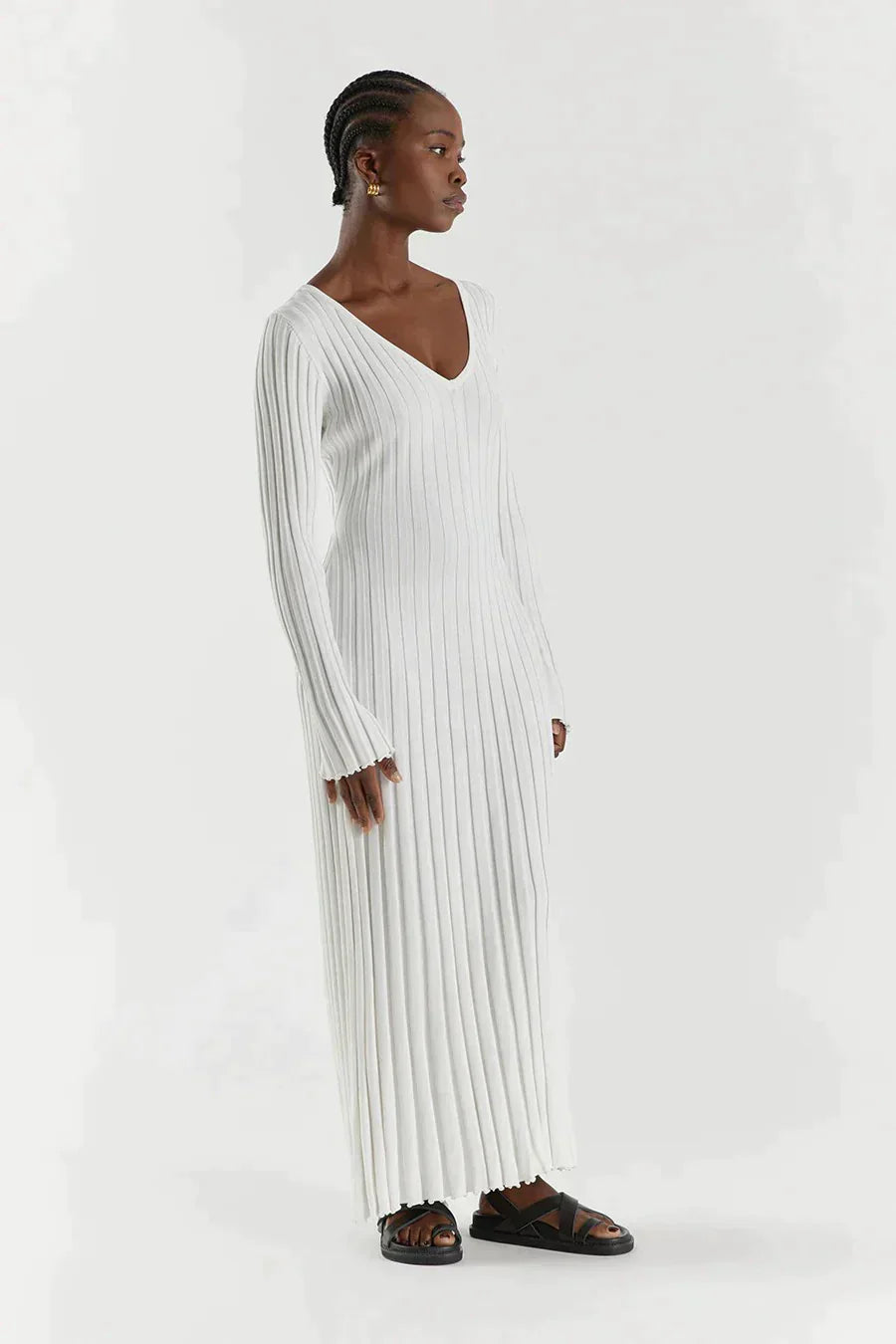 Knitted beauty with long sleeves
