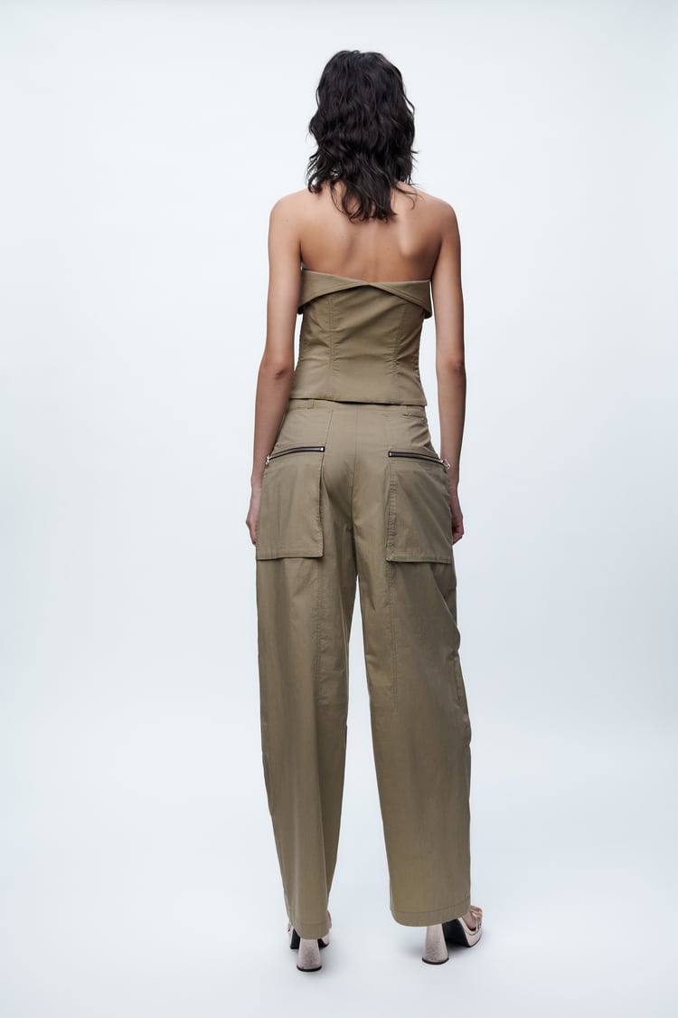 Zippered bustier and trousers in a set