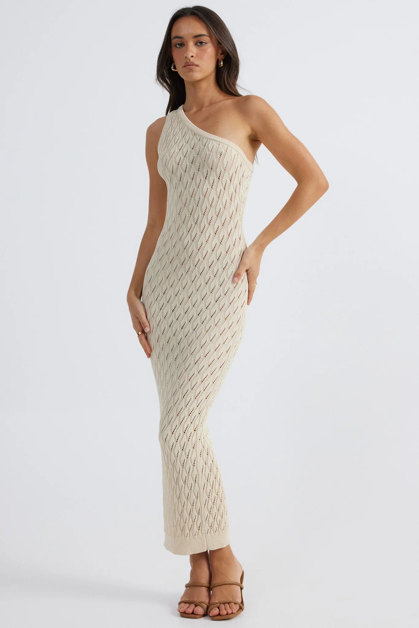 Knitted maxi dress with one shoulder and hollow