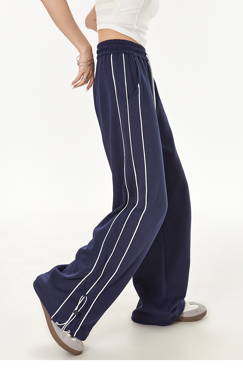 Loose sports pants with a high waist and straight legs