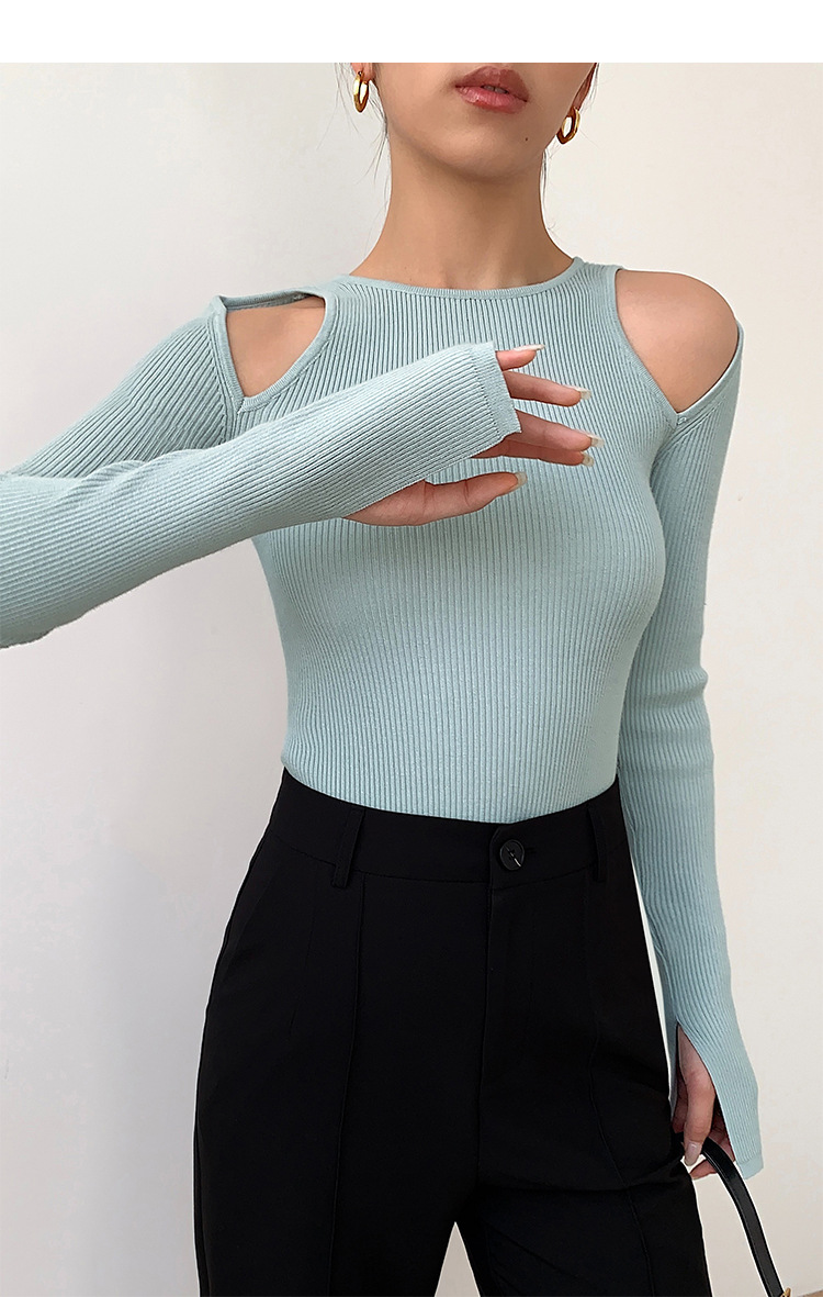 Strapless blue shirt with long sleeves