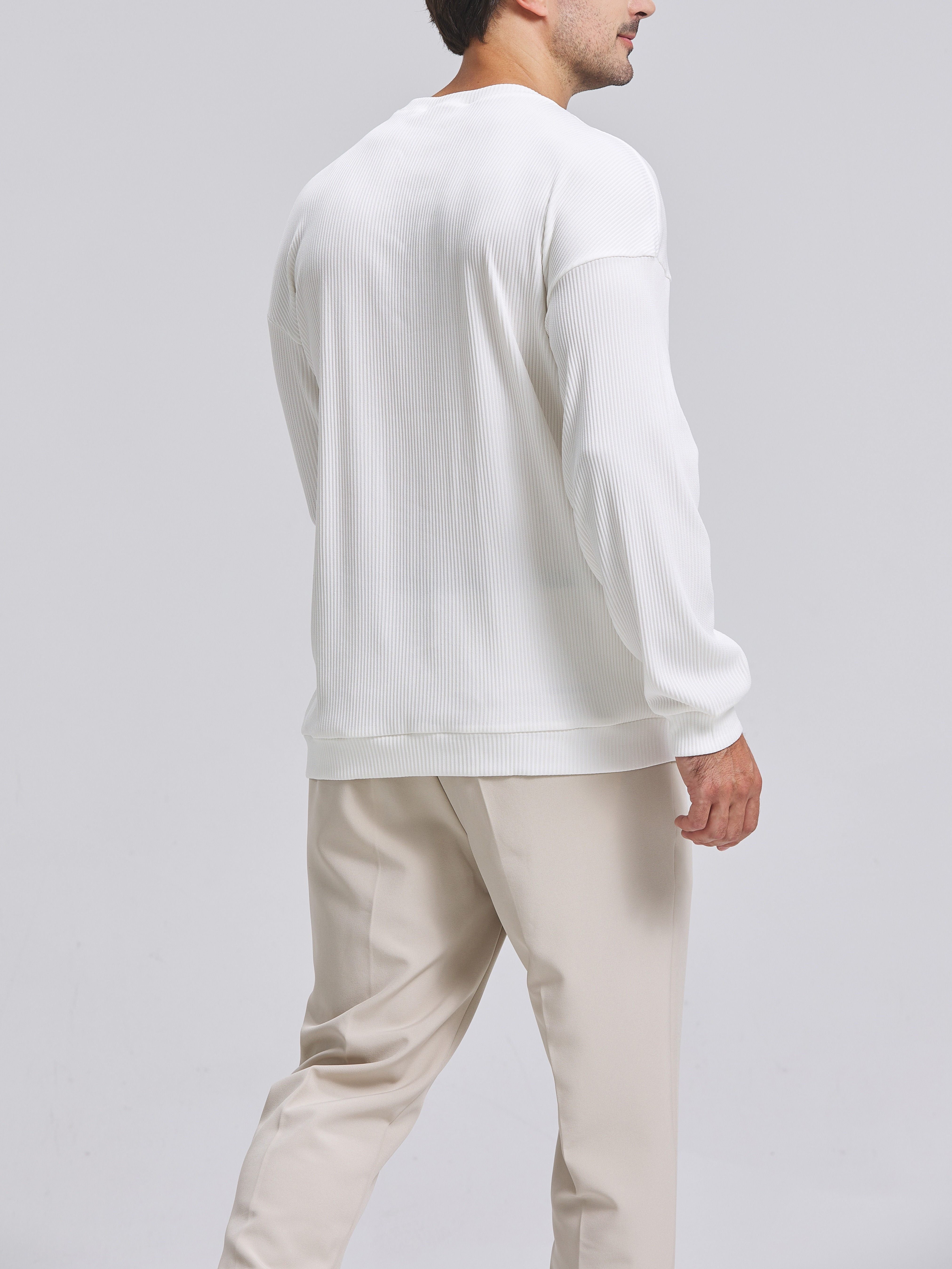 Ribbed white shirt with long sleeves