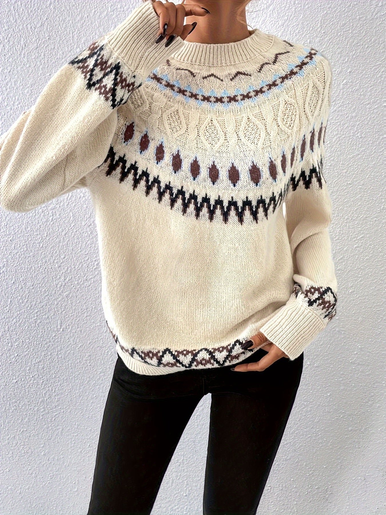 Round neck sweater with geo pattern