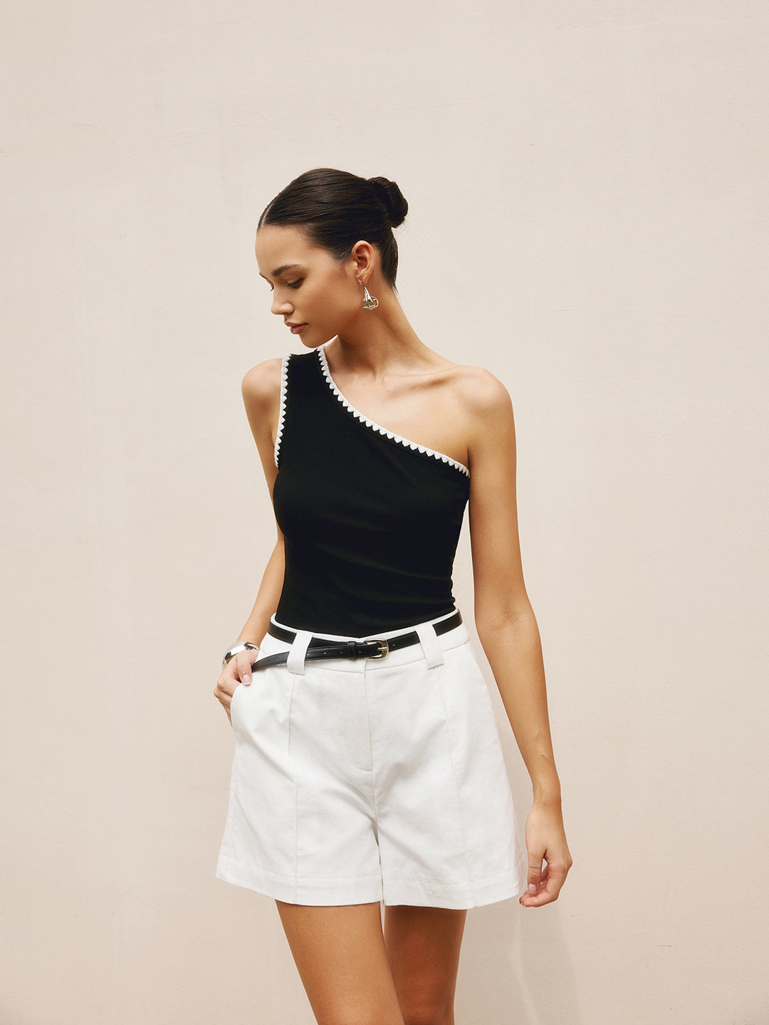 One-shoulder Black Top With Textured Line