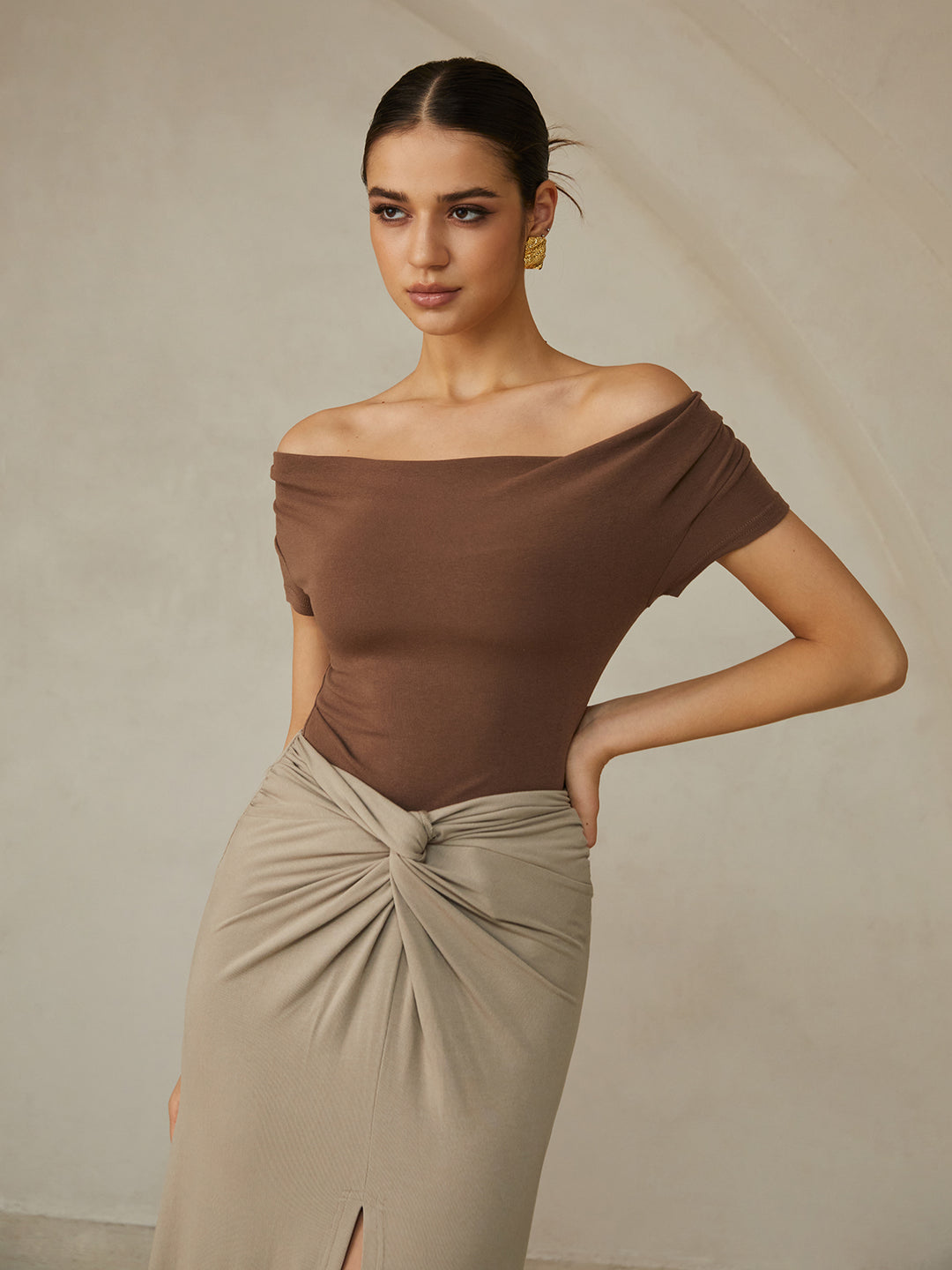 Pleated T-shirt With Bare Shoulders