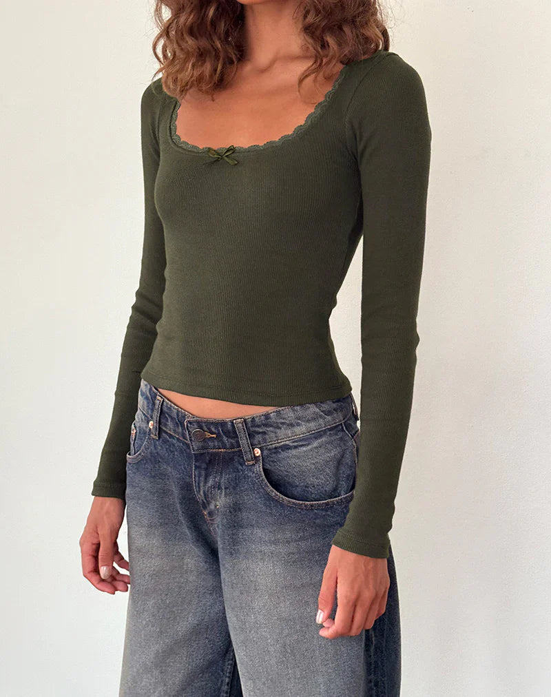 Slim top with long sleeves and u-neck