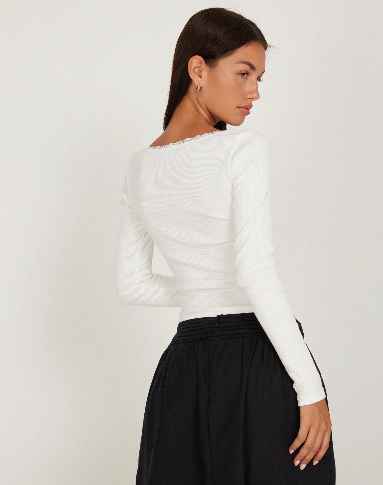 Slim top with long sleeves and u-neck