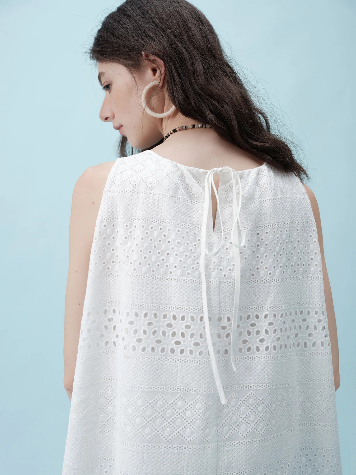 White Sleeveless Top & Textured Chiffon Skirt Set