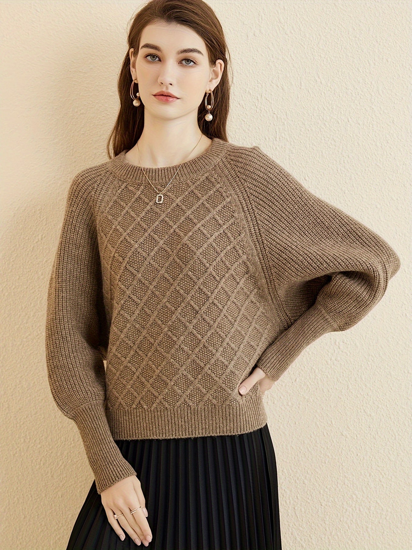 Elegant sweater with batwing sleeves