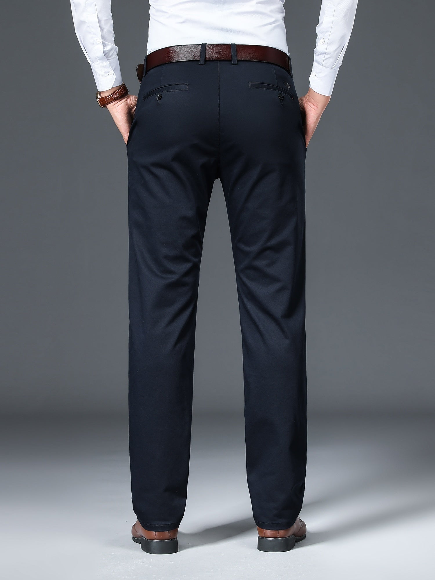 Classic, slightly stretchy trousers for men