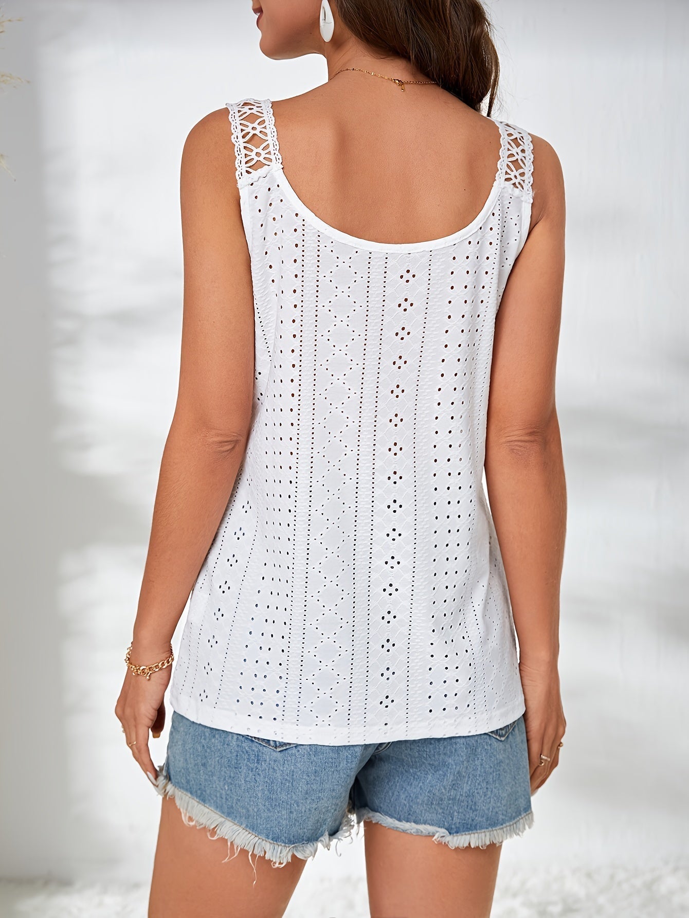 Tank top with eyelets and round neck for spring and summer