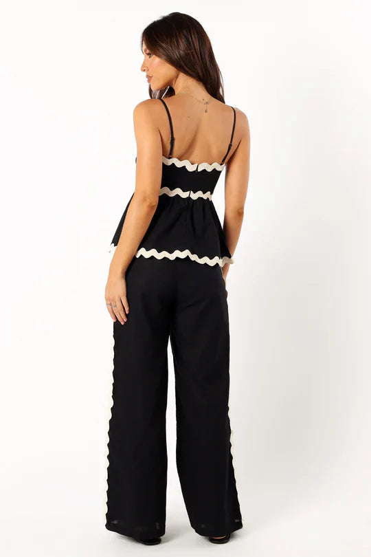 Top with round stripes and wide-leg trousers