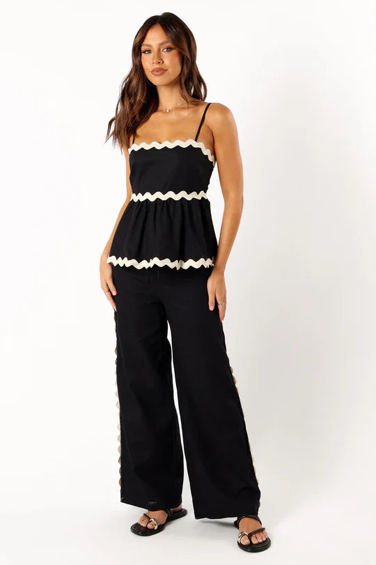 Top with round stripes and wide-leg trousers