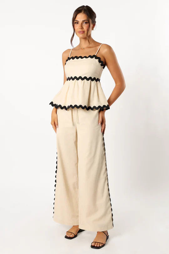 Top with round stripes and wide-leg trousers