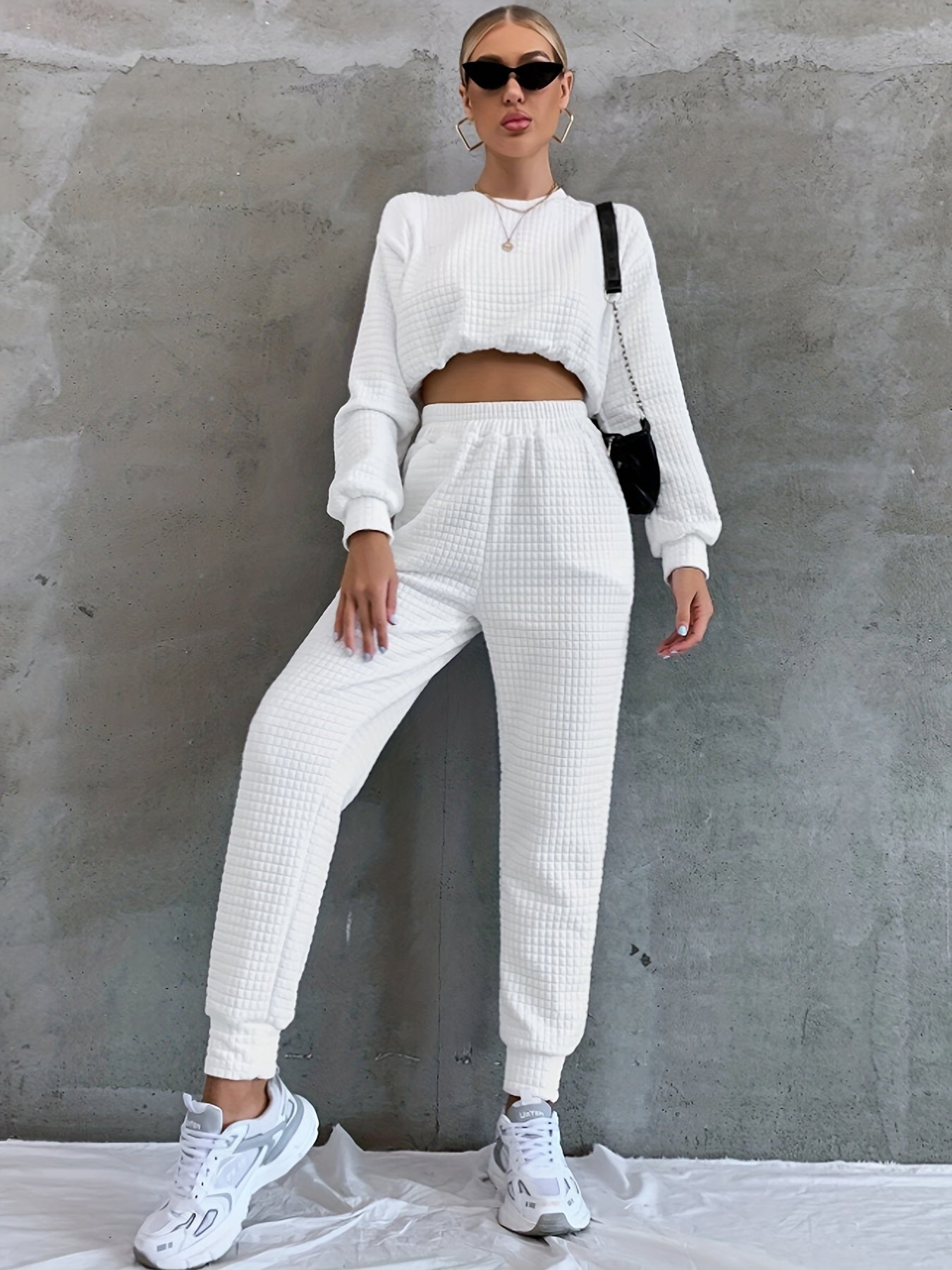 Structured cropped sweatshirt and pants for women