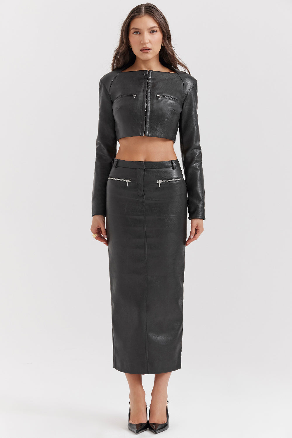 Cropped top in vegan leather with maxi skirt