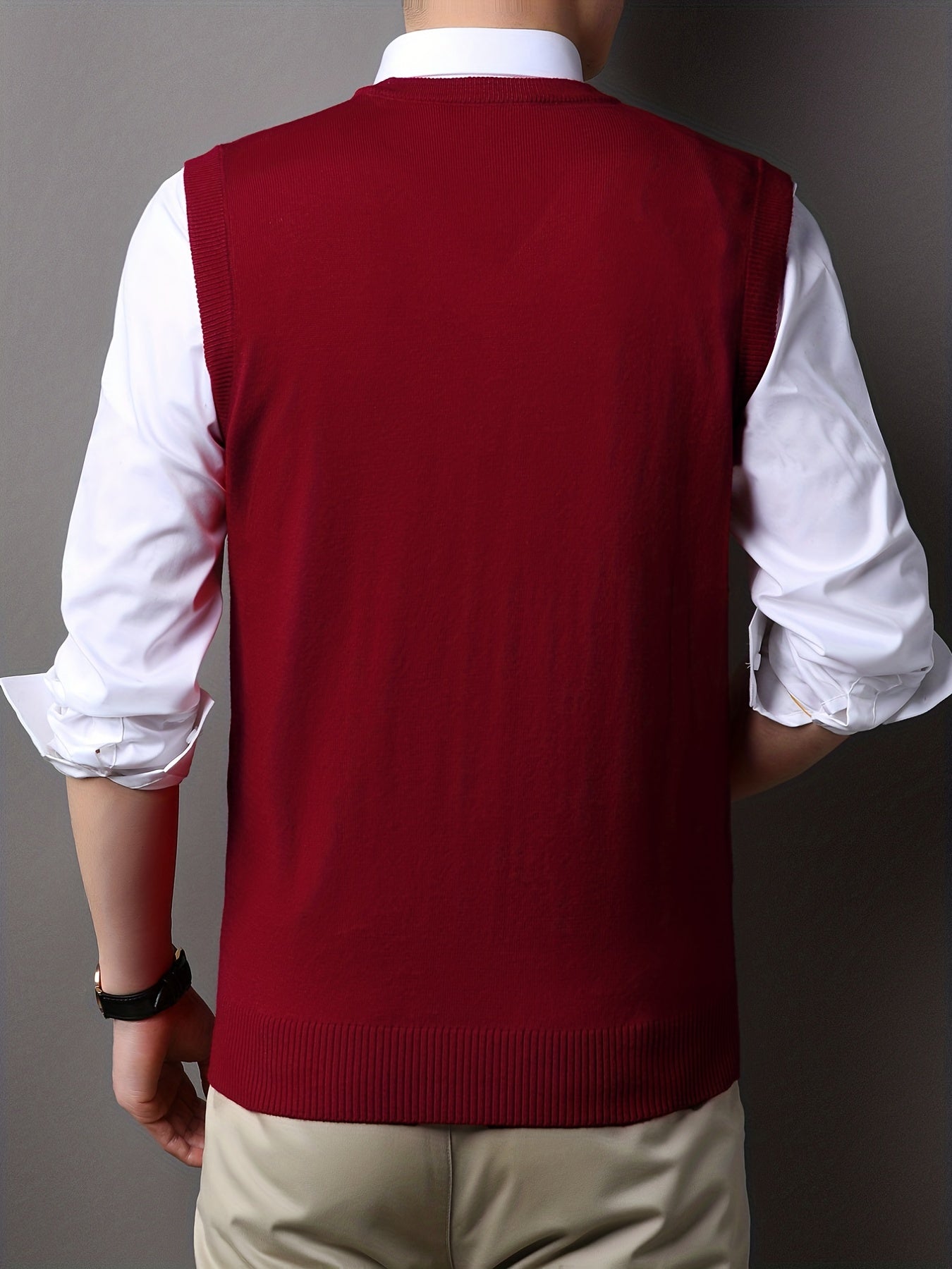 Sleeveless knitted sweater for men