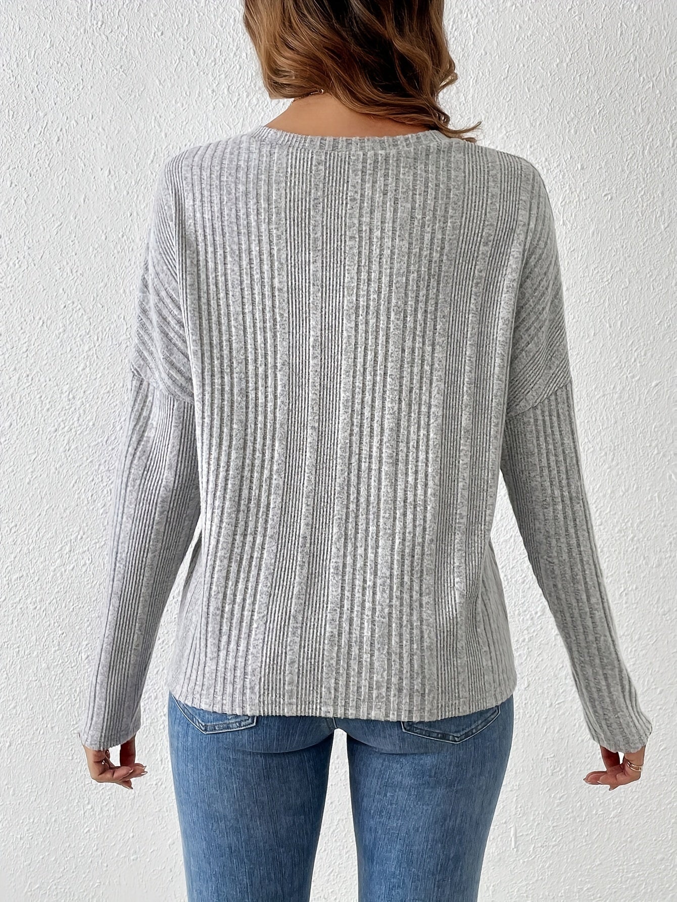 Casual gray t-shirt with long sleeves