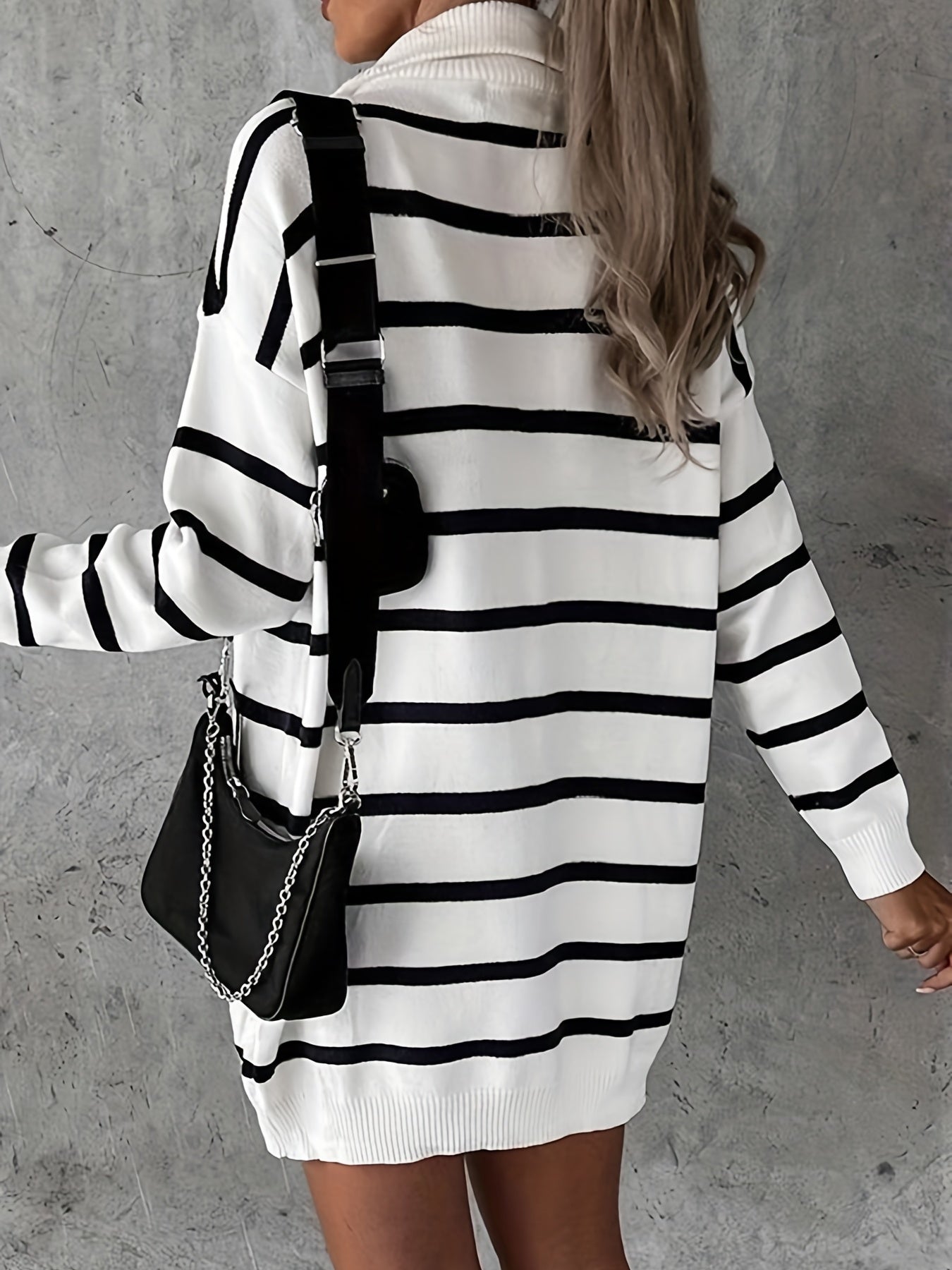 Dress with striped print and collar with zipper