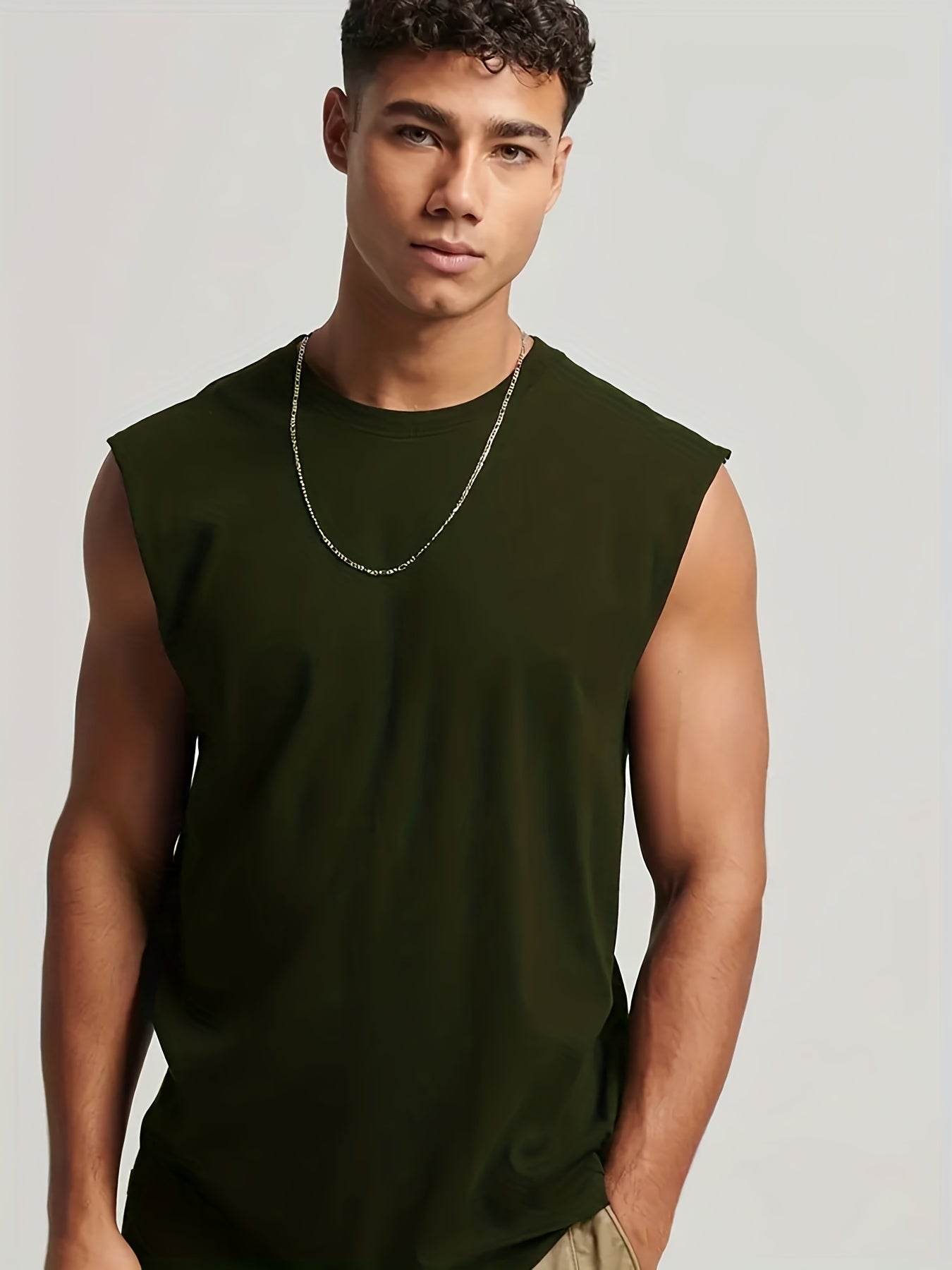 Sleeveless tank top for men's undershirt