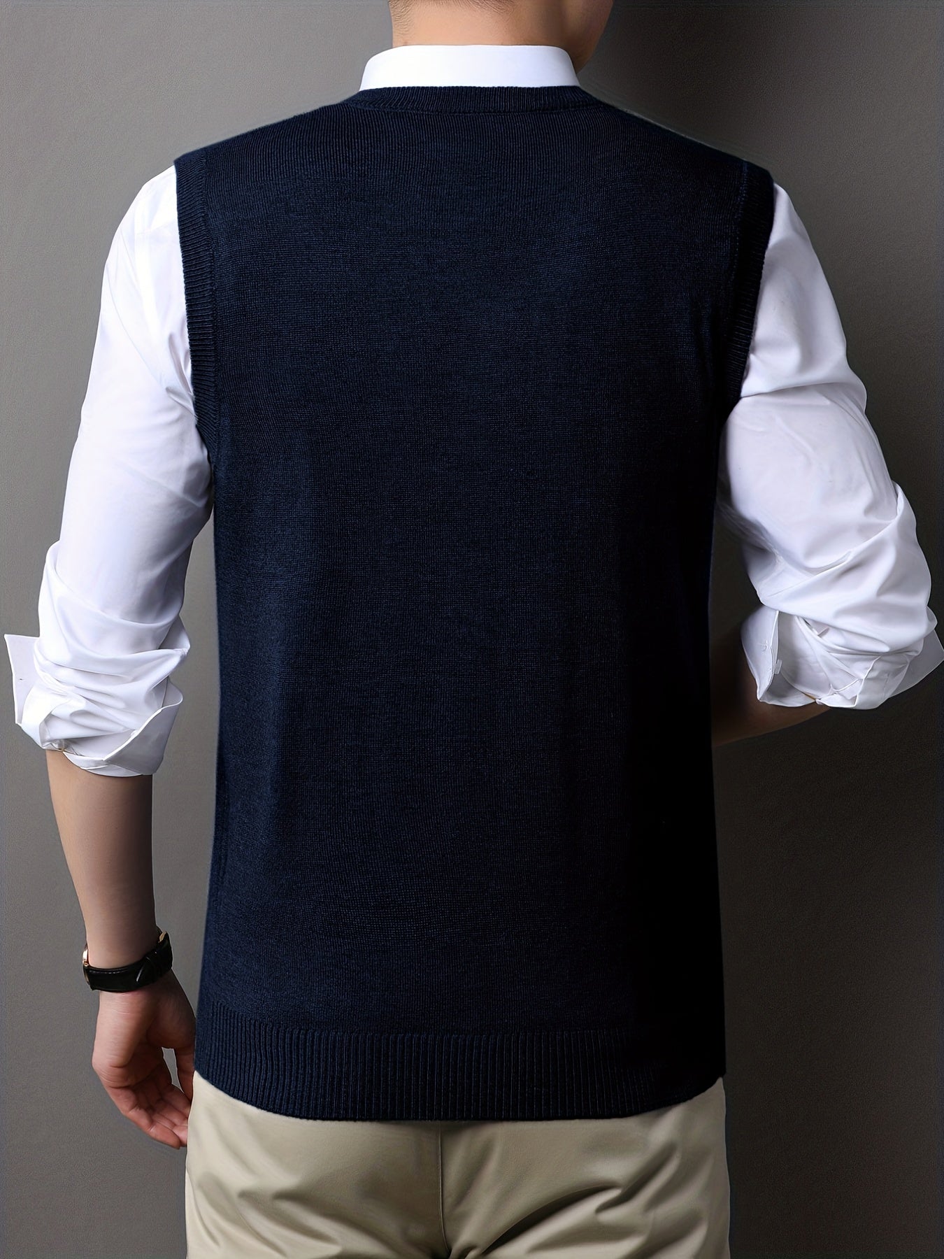 Sleeveless knitted sweater for men