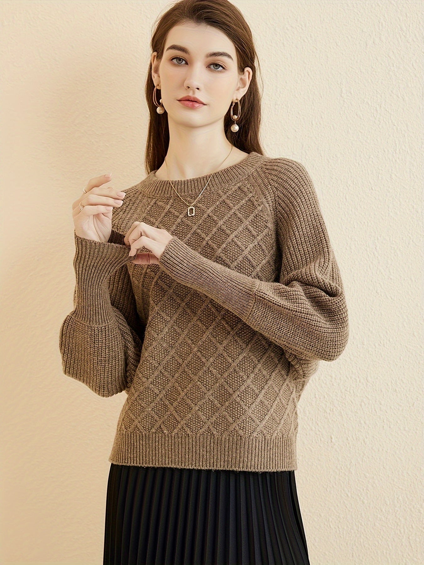 Elegant sweater with batwing sleeves