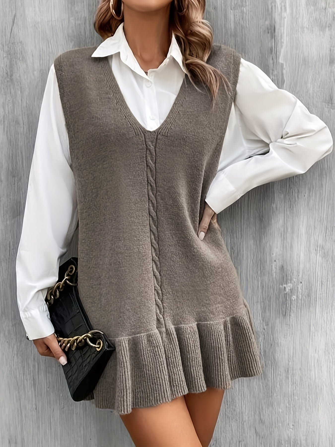 Knitted dress with ruffled hem