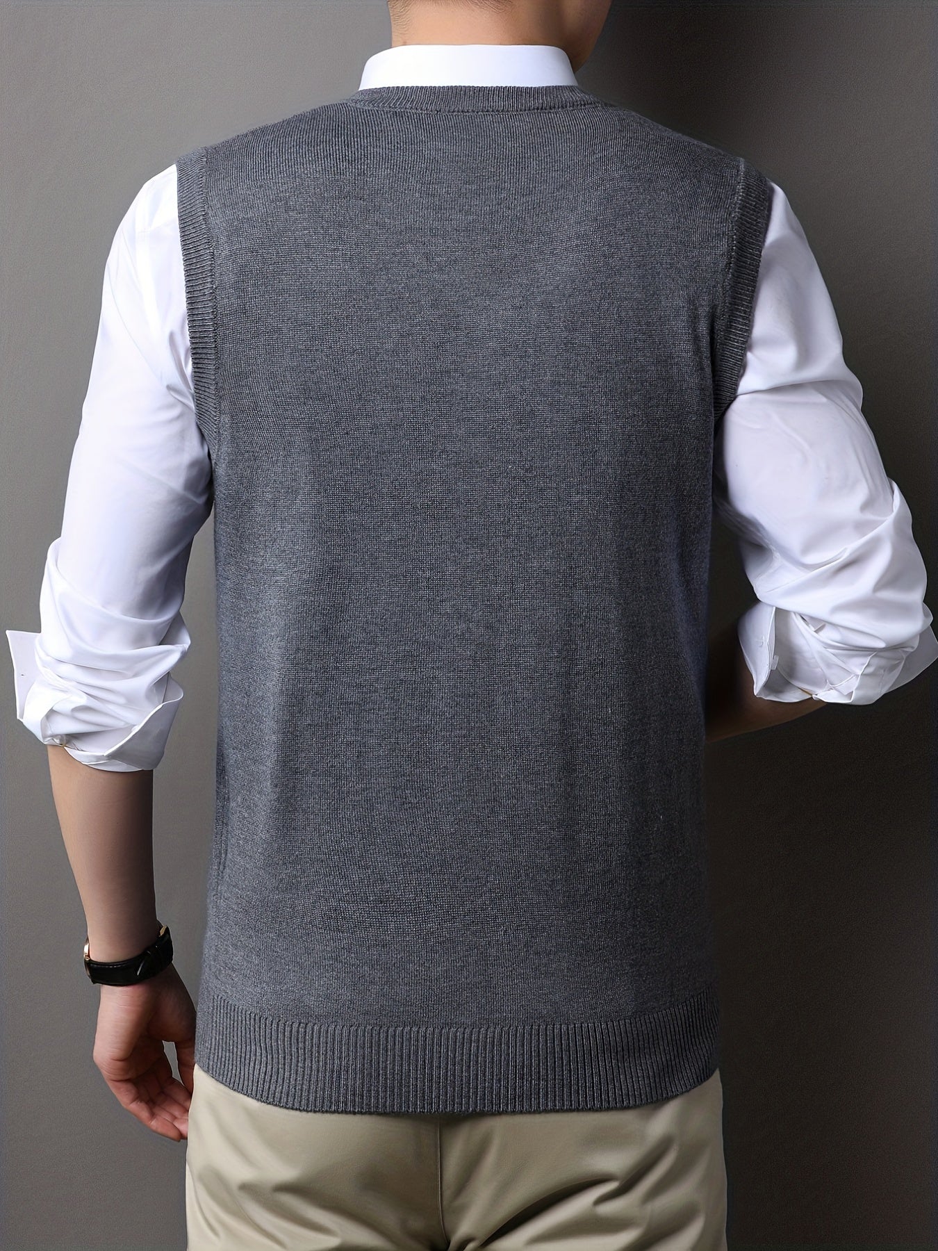 Sleeveless knitted sweater for men