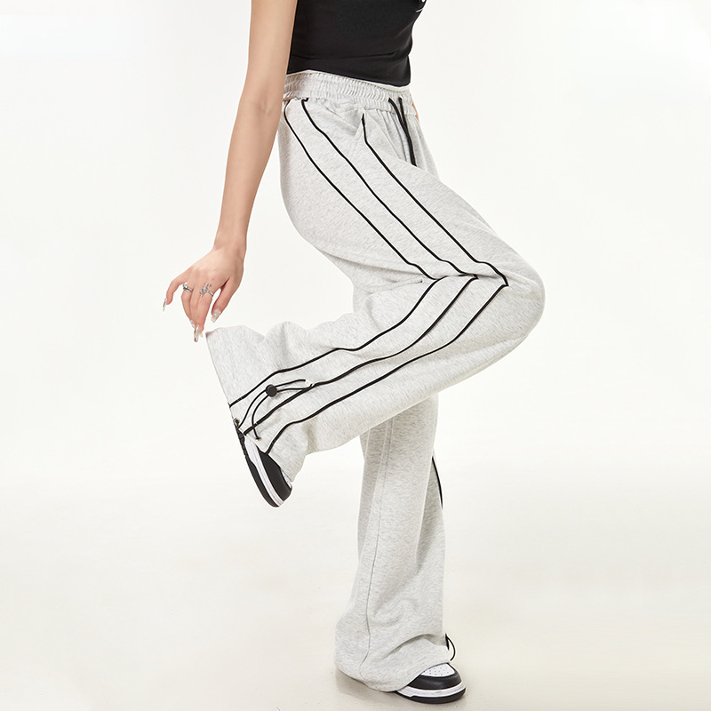 Loose sports pants with a high waist and straight legs