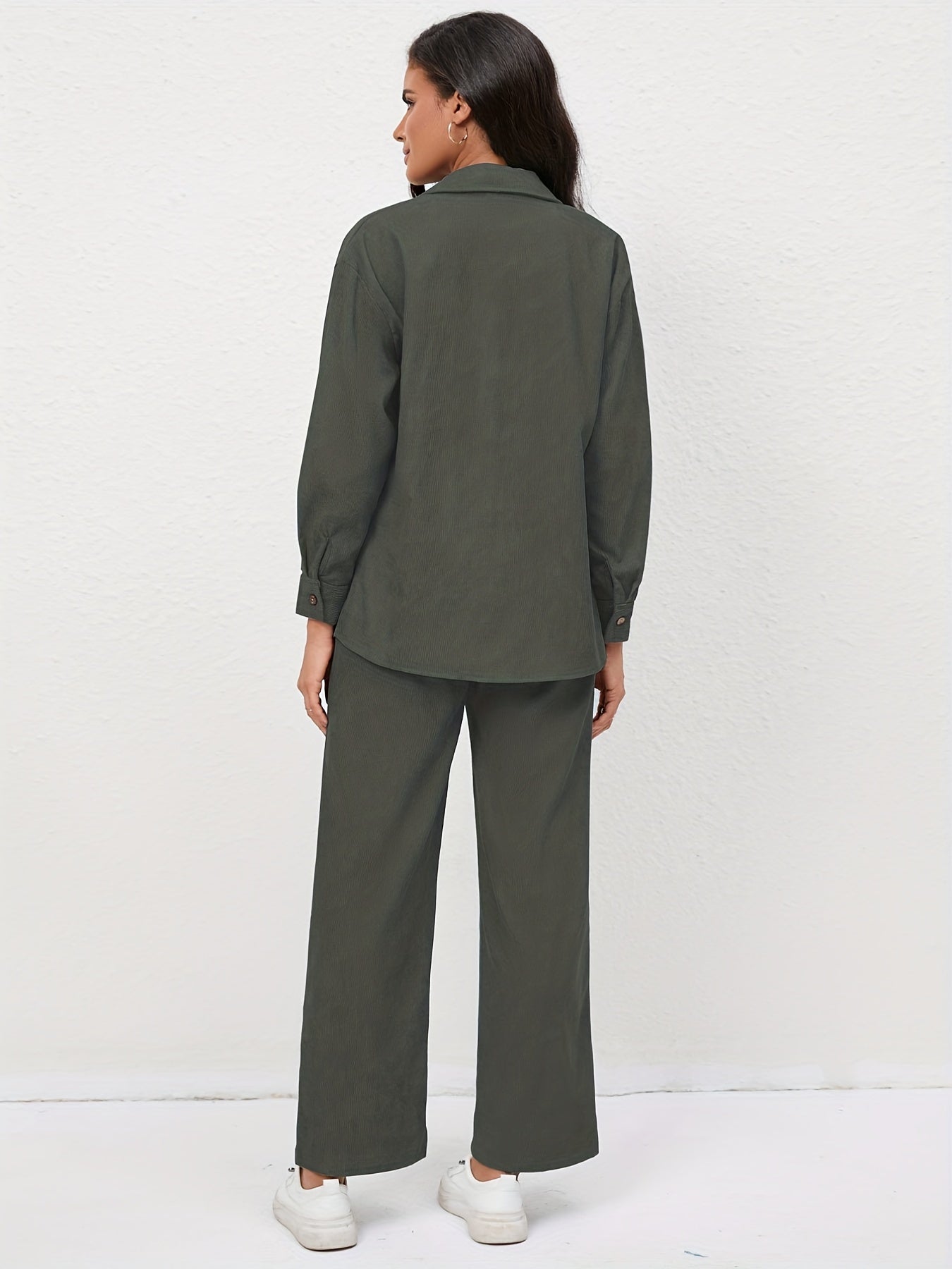 Casual shirt and trousers in corduroy with long sleeves and high elastic waistband