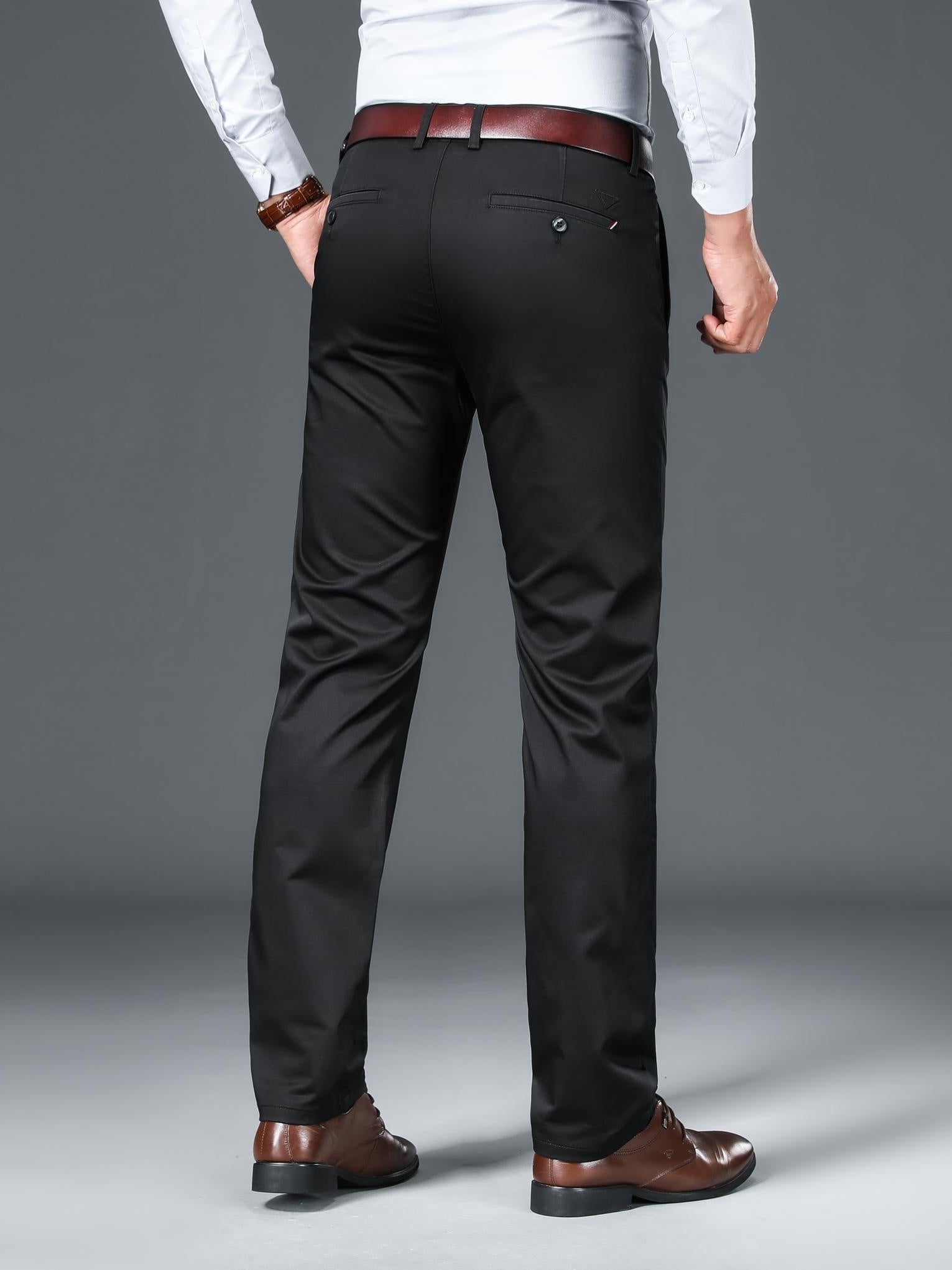 Classic, slightly stretchy trousers for men