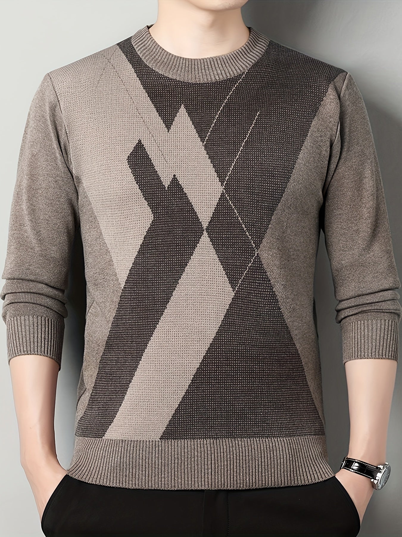 Knitted slim sweater with a geometric pattern