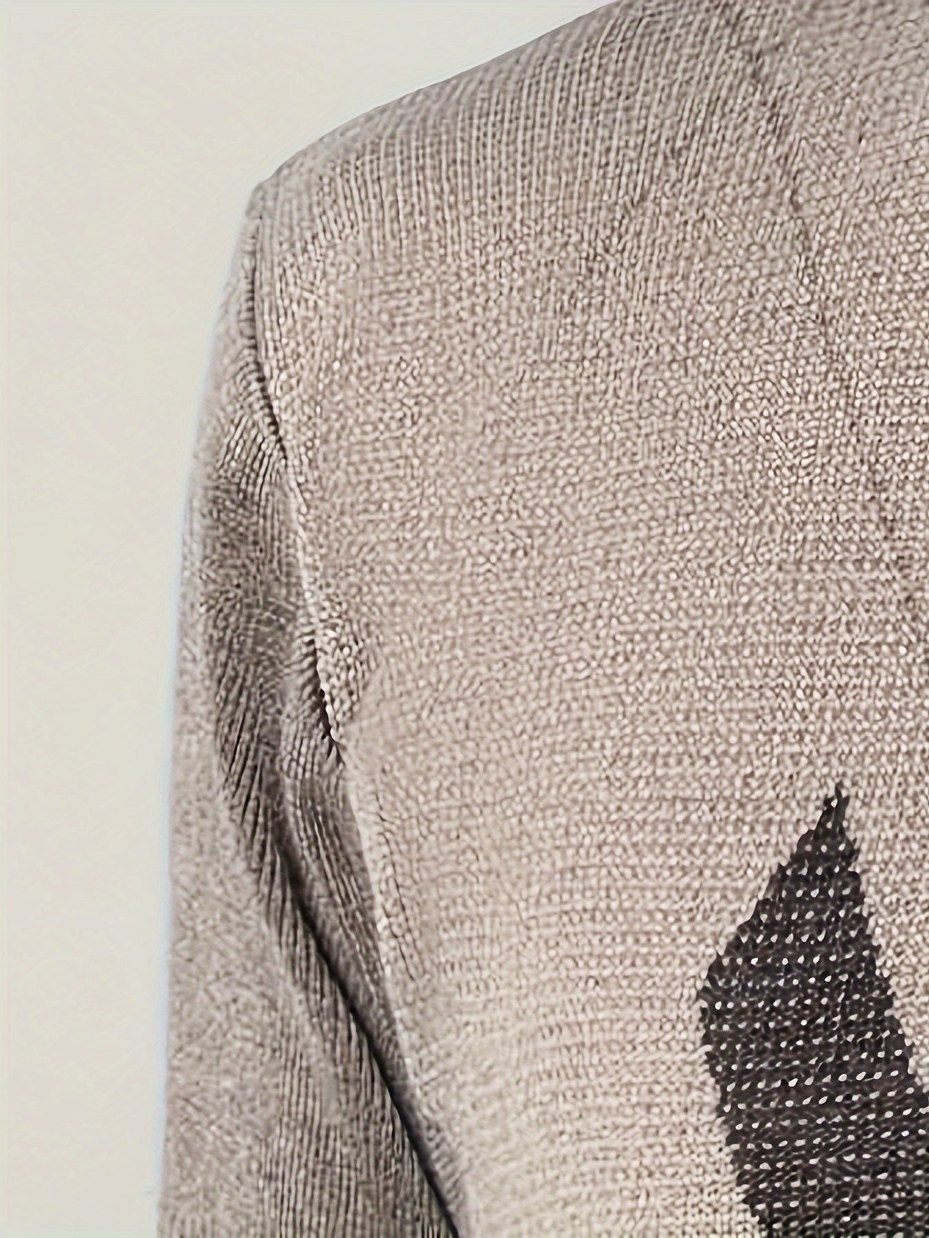 Knitted slim sweater with a geometric pattern