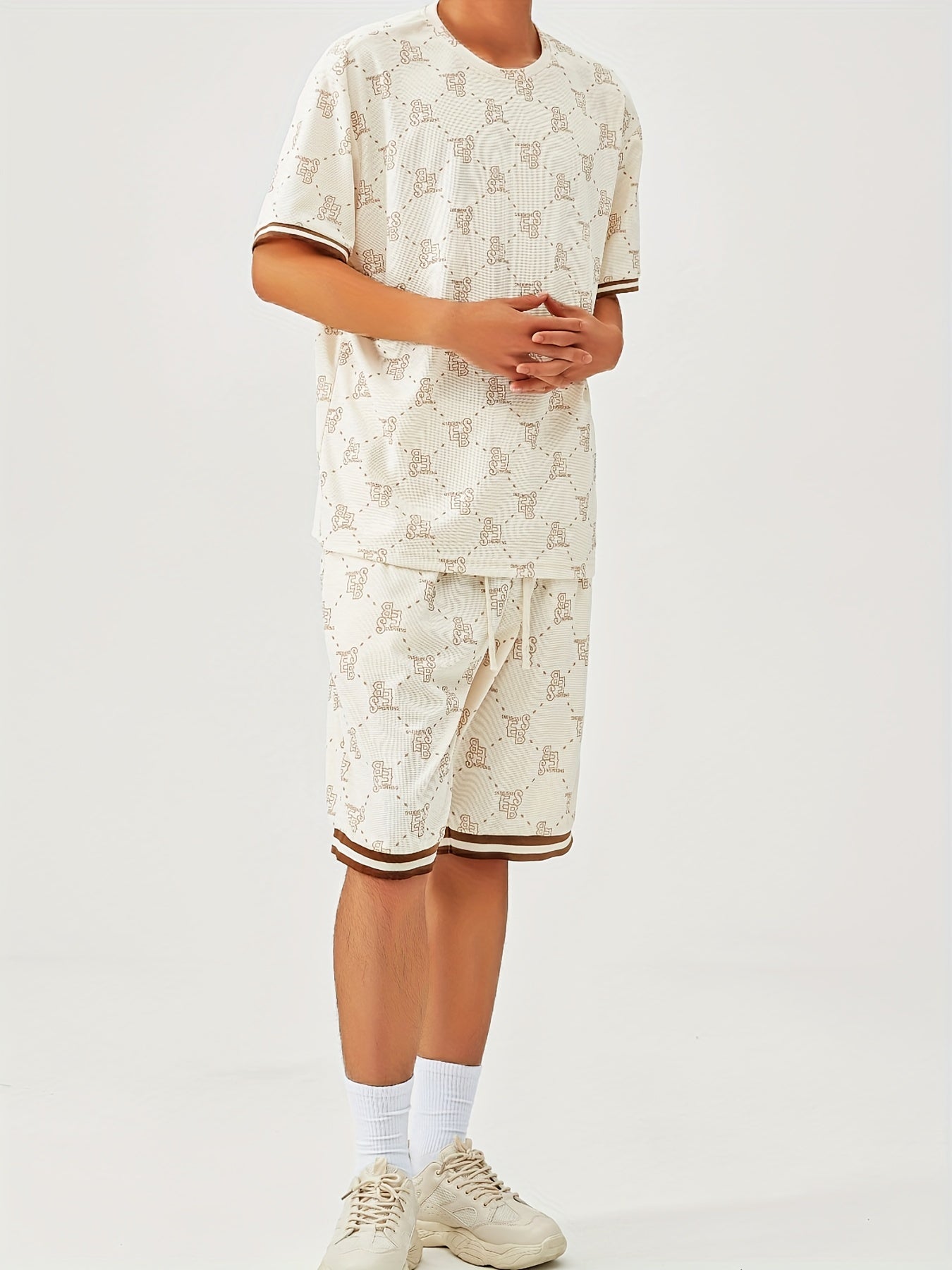 T-shirt and shorts with letter pattern print