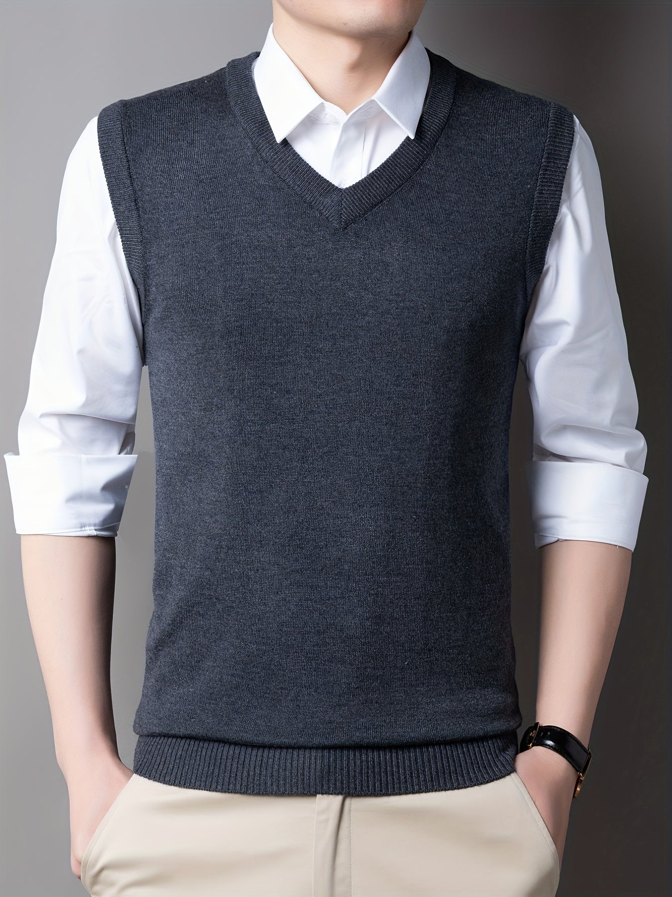 Sleeveless knitted sweater for men