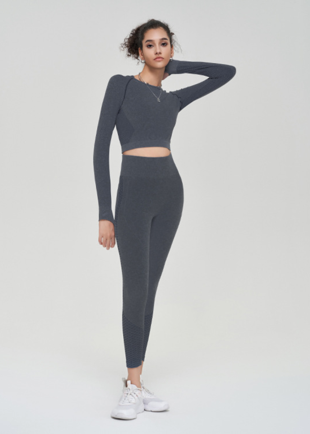 Seamless top and pants with long sleeves