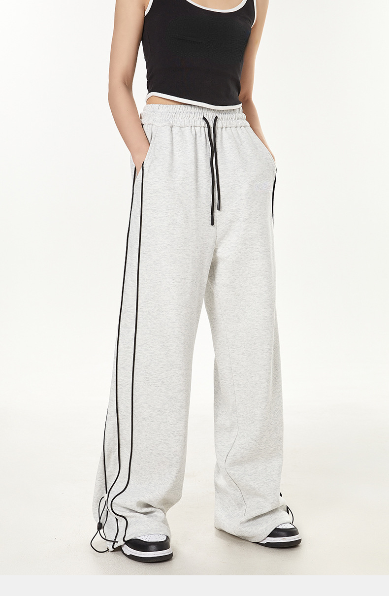 Loose sports pants with a high waist and straight legs