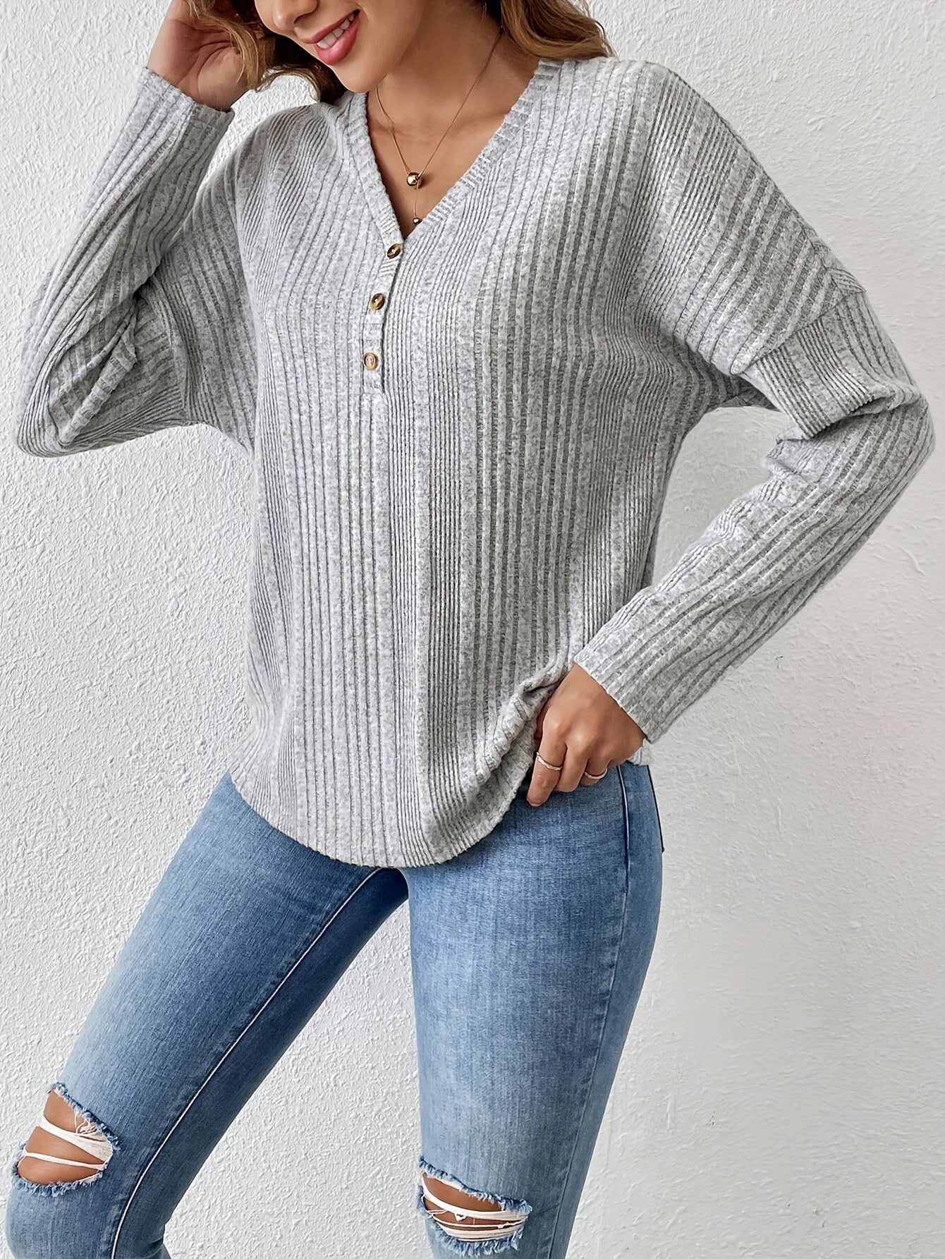 Casual gray t-shirt with long sleeves