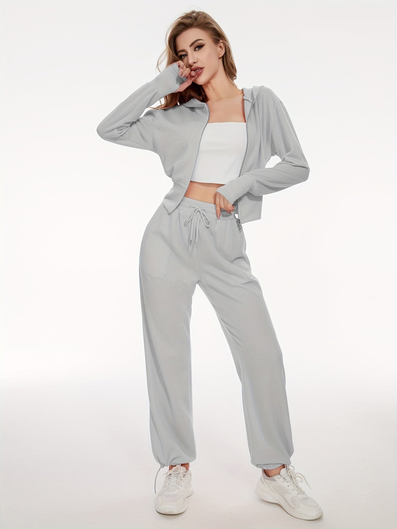 Sporty hoodie and pants set for women