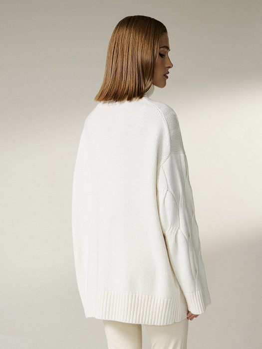 Loose-knit white sweater for women