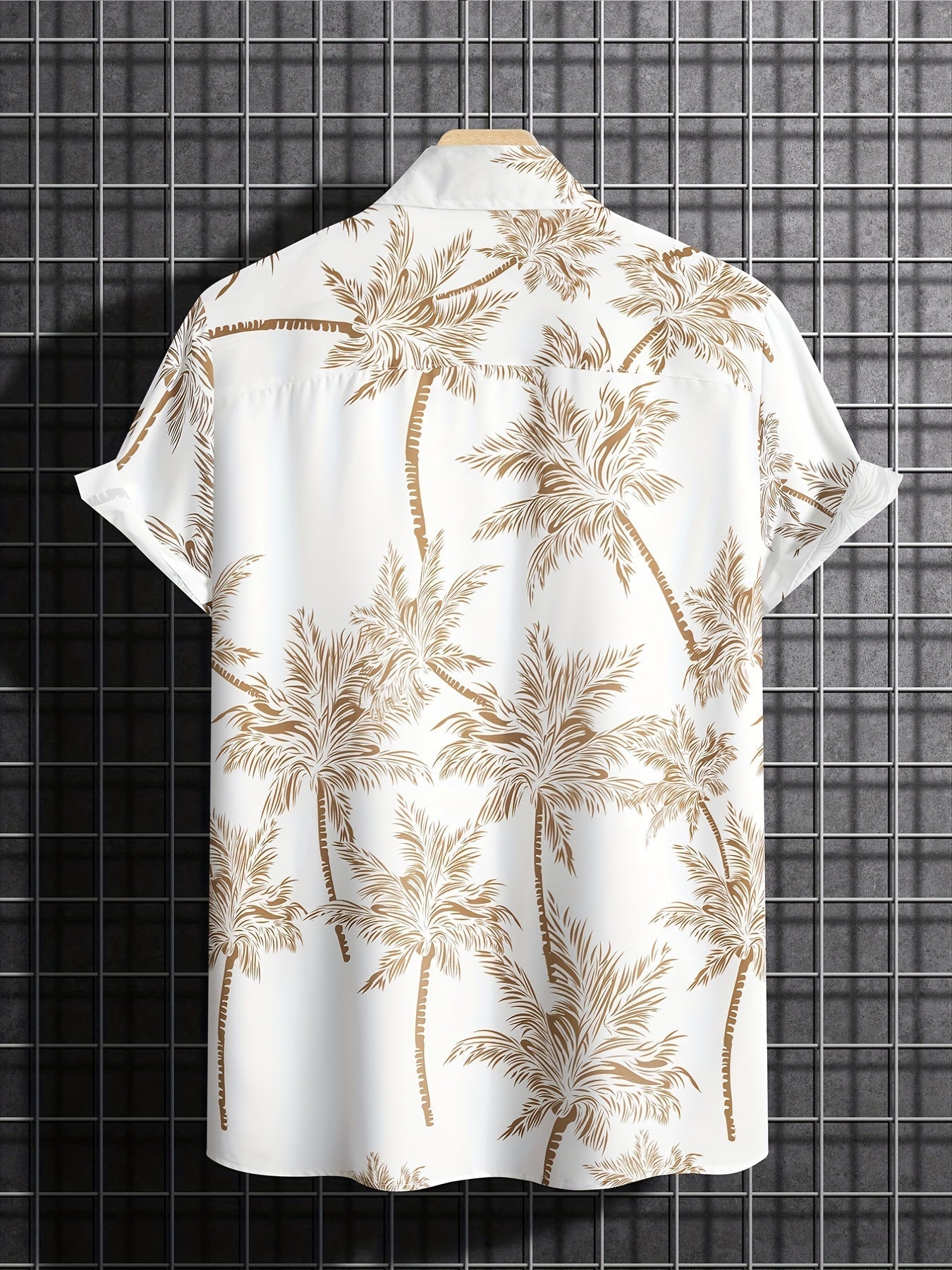 Casual shirt with short sleeves and palm tree motif for the summer holidays