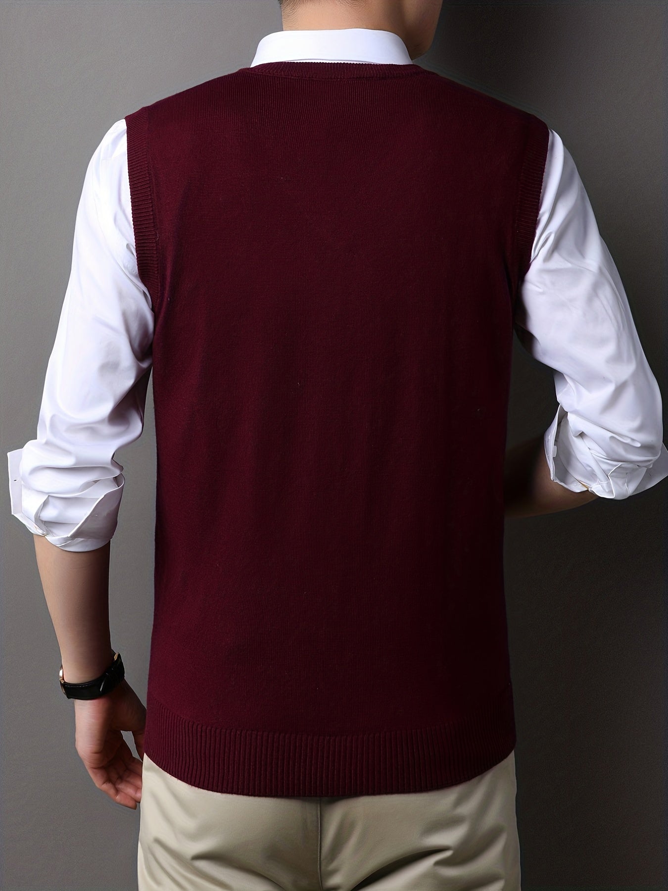 Sleeveless knitted sweater for men