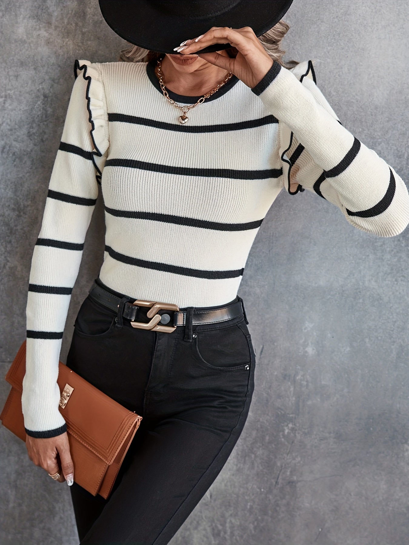 Striped sweater with round neck in black and white