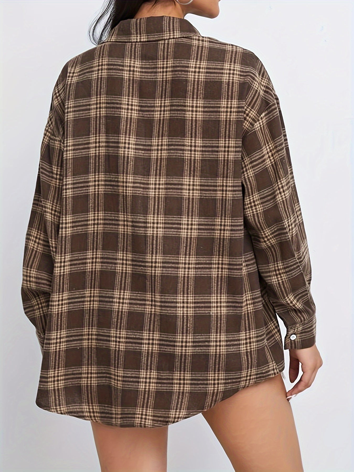 Checked shirt with button closure