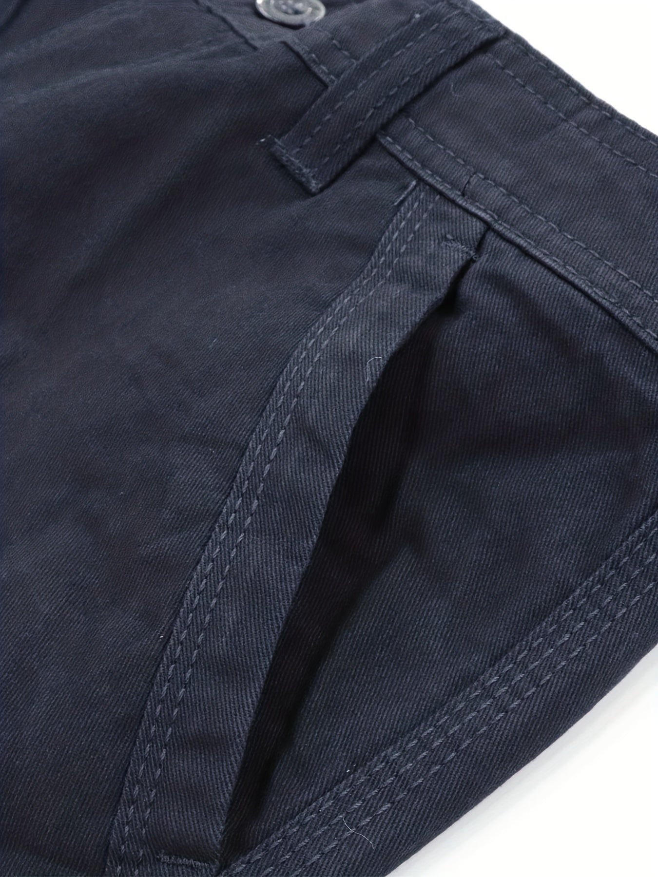 Casual men's shorts in cotton with drawstring and button pockets