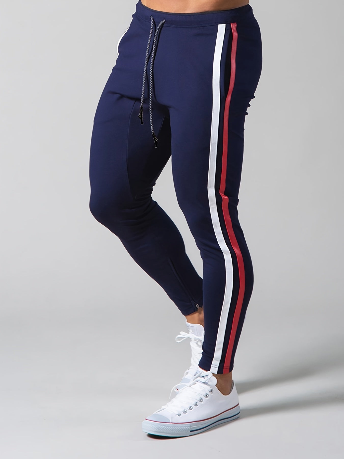 Sporty sweatpants with striped pattern