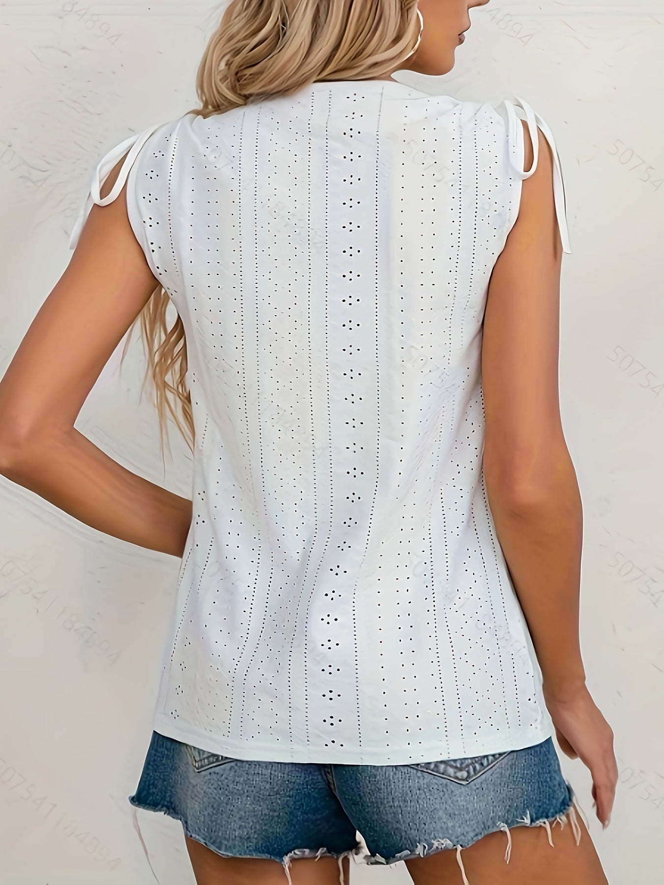 Blouse with short sleeves and eyes