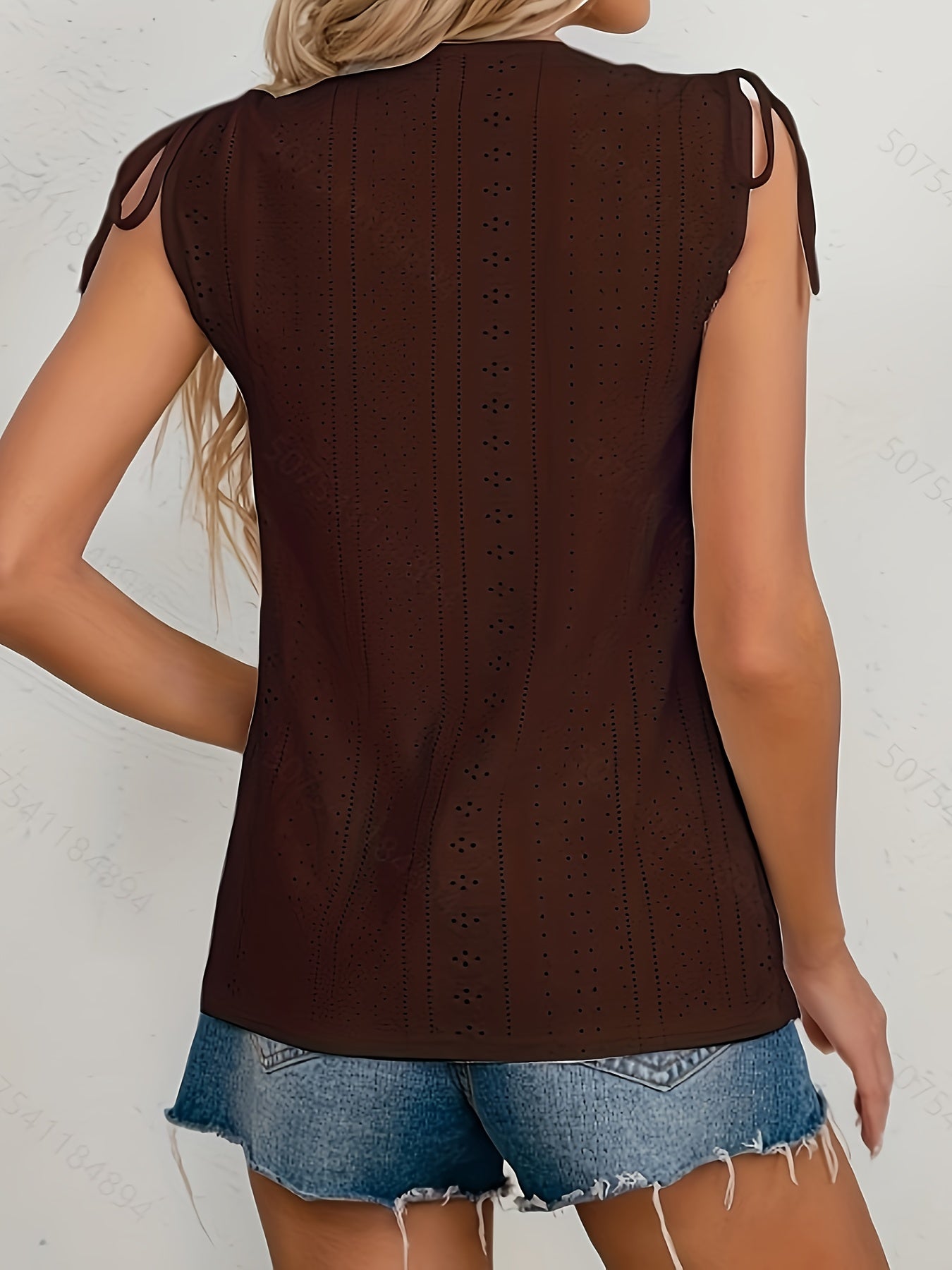 Blouse with short sleeves and eyes